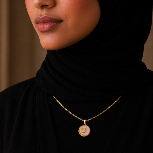 قلادة زهرة ناعمة